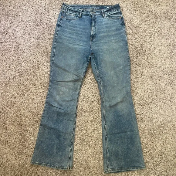 Women’s Old Navy Higher High Rise Flare with Secret Smooth Pockets size 12 - Picture 2 of 8